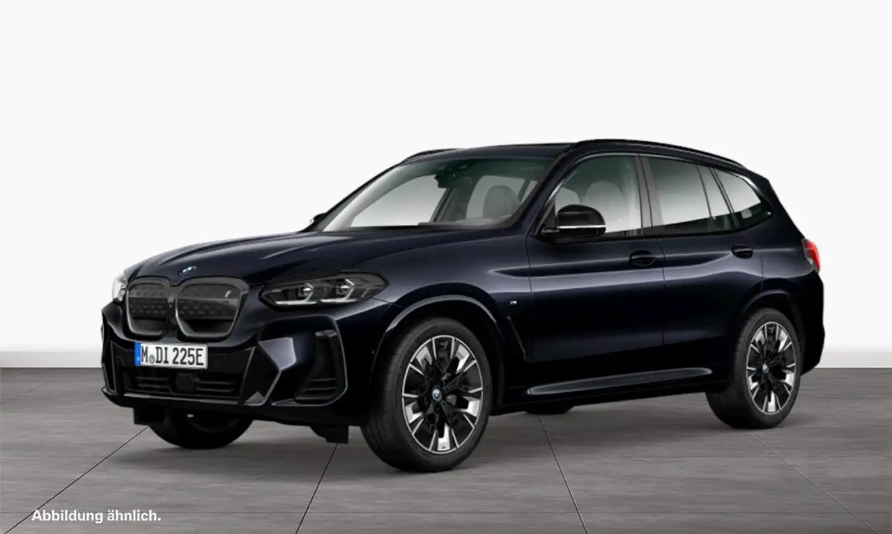 BMW iX3 M Sport — photo 1 of 3