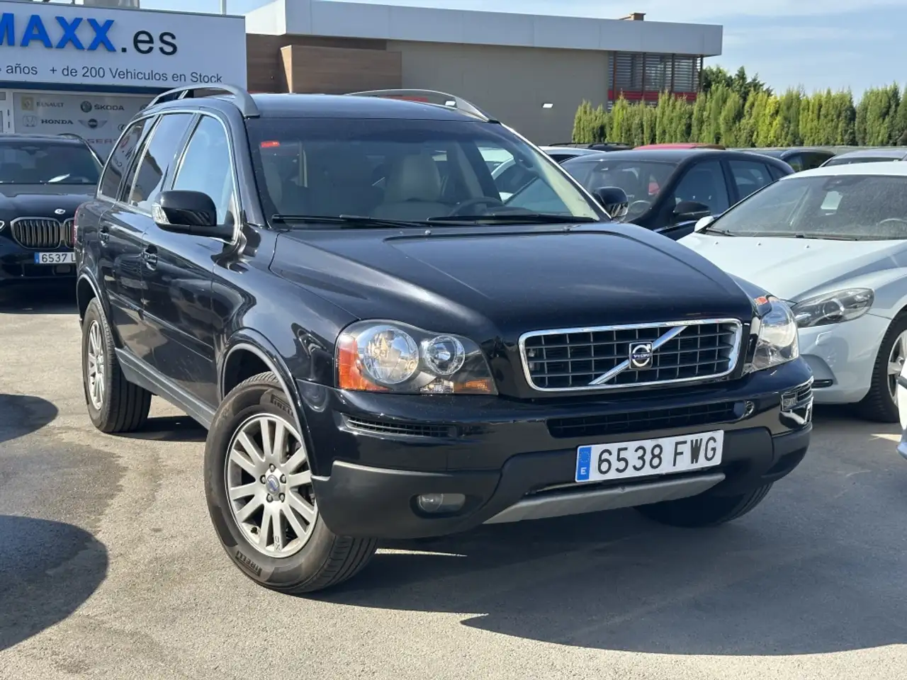 Volvo XC90 D5 Momentum Geartronic 185 — photo 1 of 21