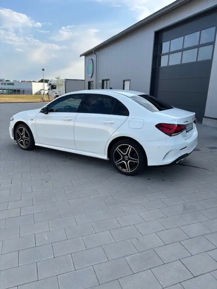 Mercedes-Benz A 250 A 250 e 8G-DCT Edition 19 — photo 1 of 16