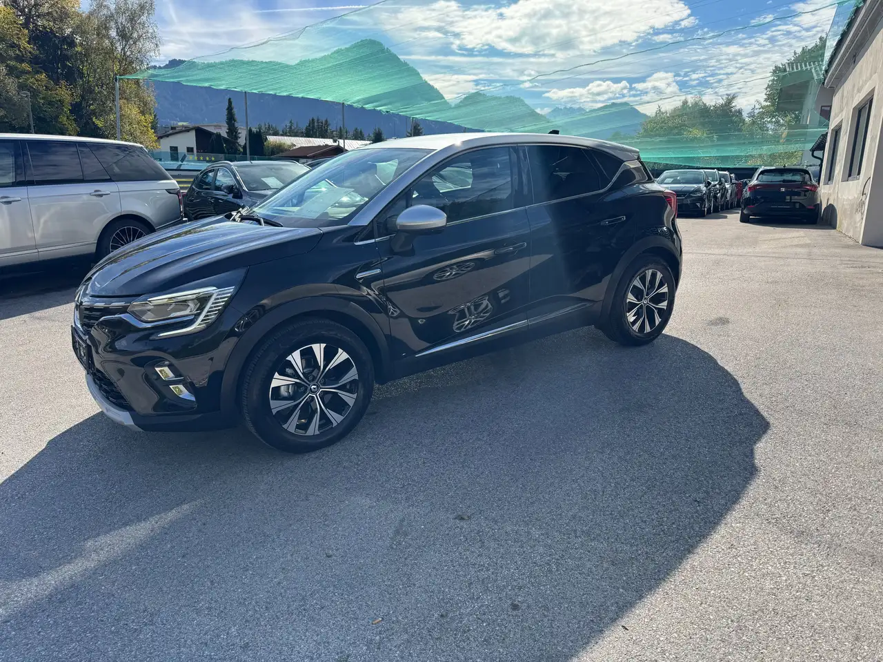 Renault Captur Techno — photo 1 of 29
