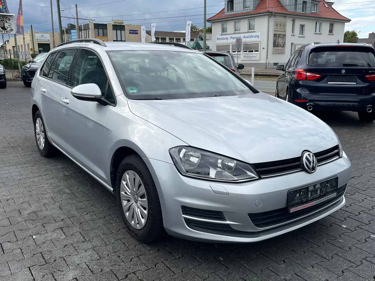 Volkswagen Golf Variant NAVI+Tempomat+Scheckheft+2-Zonen — photo 1 of 15