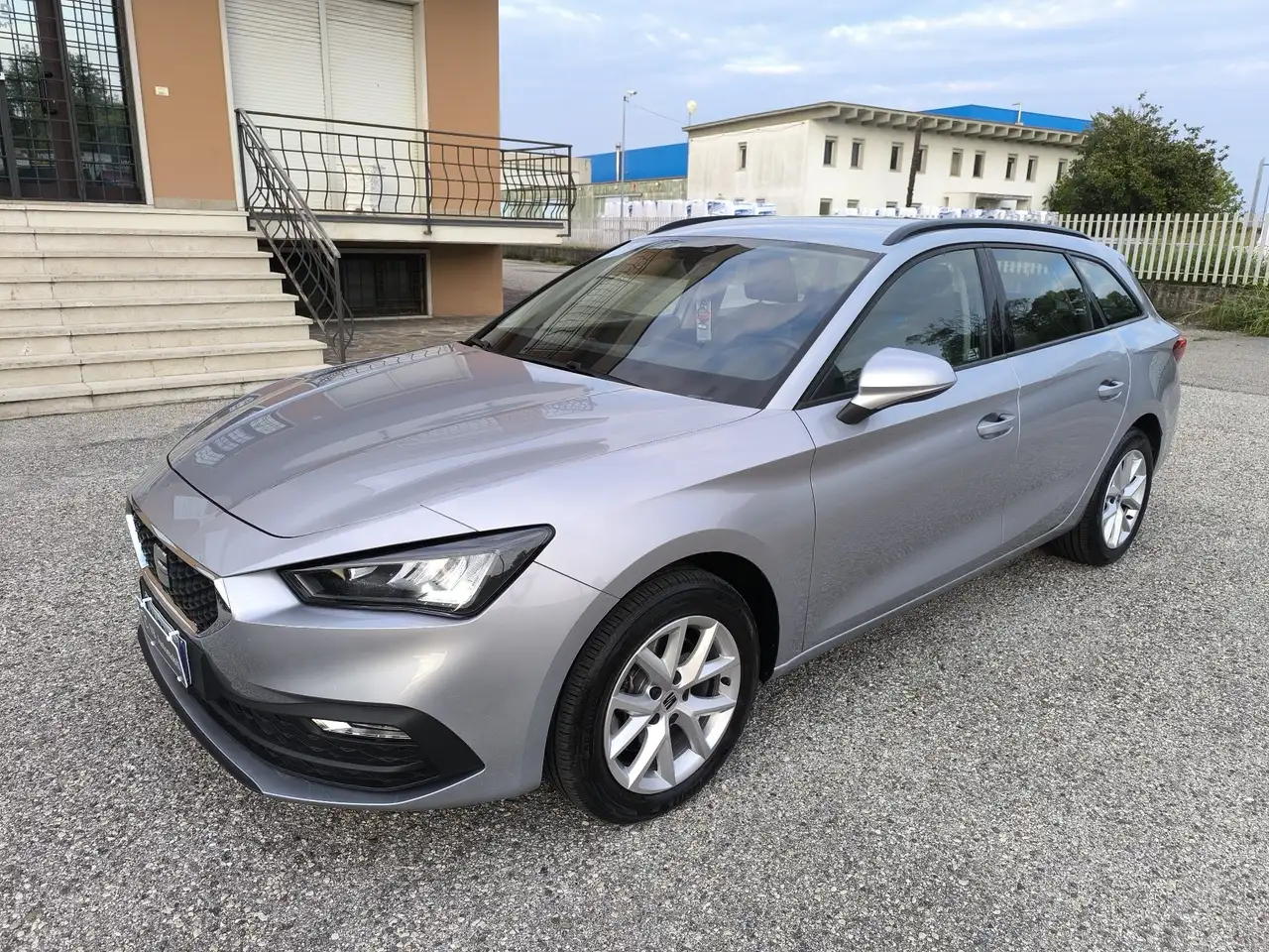 SEAT Leon Sportstourer 2.0 tdi Style 150cv dsg — photo 1 of 15