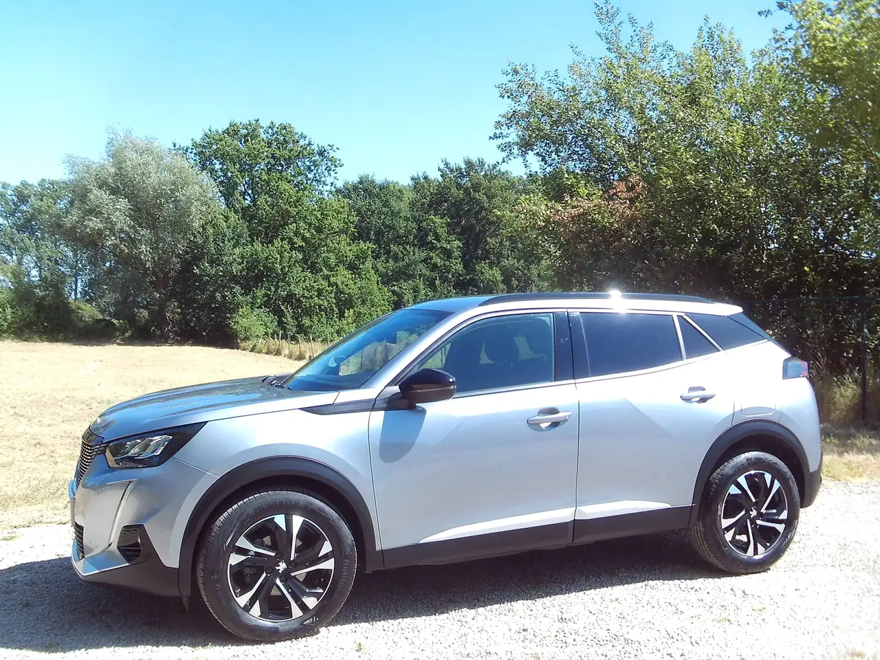 Peugeot 2008 Benzine 20000KM !! 17"ALU ALLURE Camera LED carplay semi Leder NIEUW st 022 — photo 1 of 15