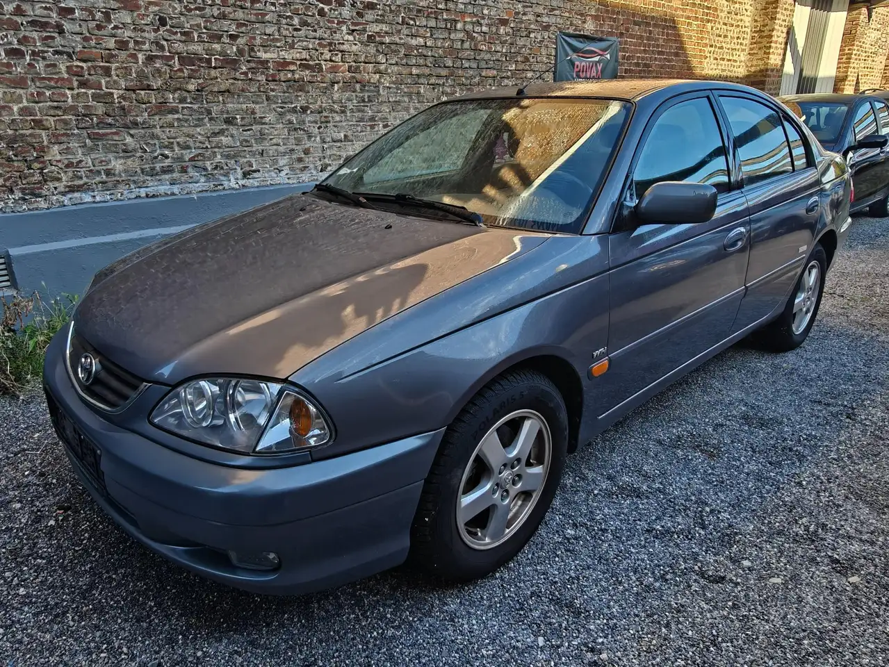 Toyota Avensis 1.6i VVT-i Attica 81000 km — photo 1 of 12
