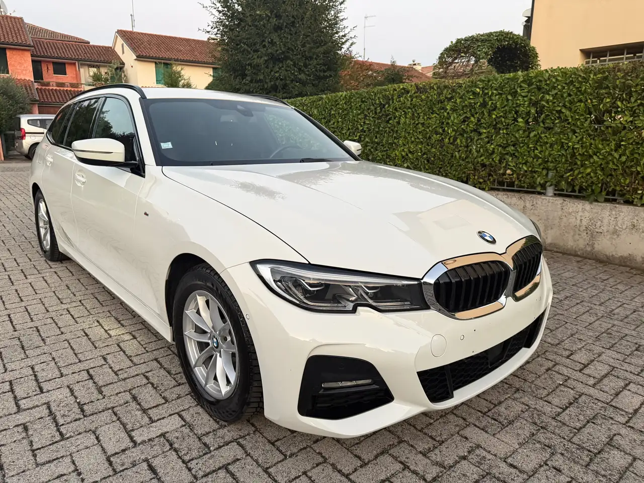 BMW 320 320i Touring Msport Full optional Book service BMW — photo 1 of 12