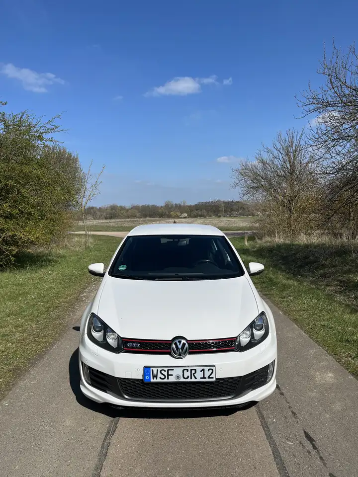 Volkswagen Golf GTI TÜV neu seit 17.09.2026 — photo 1 of 12