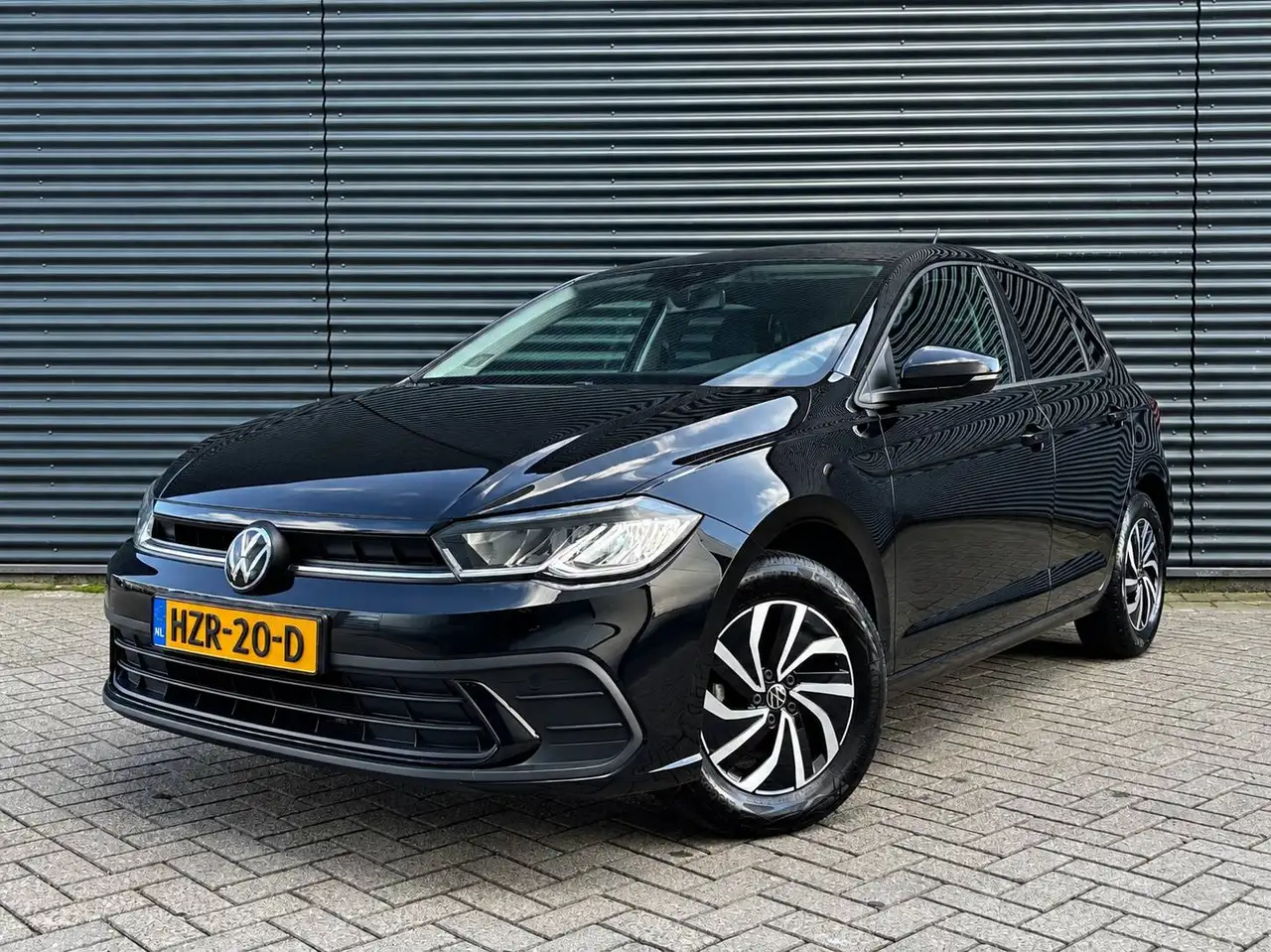 Volkswagen Polo Polo 1.0 TSI Life Edition — photo 1 of 33