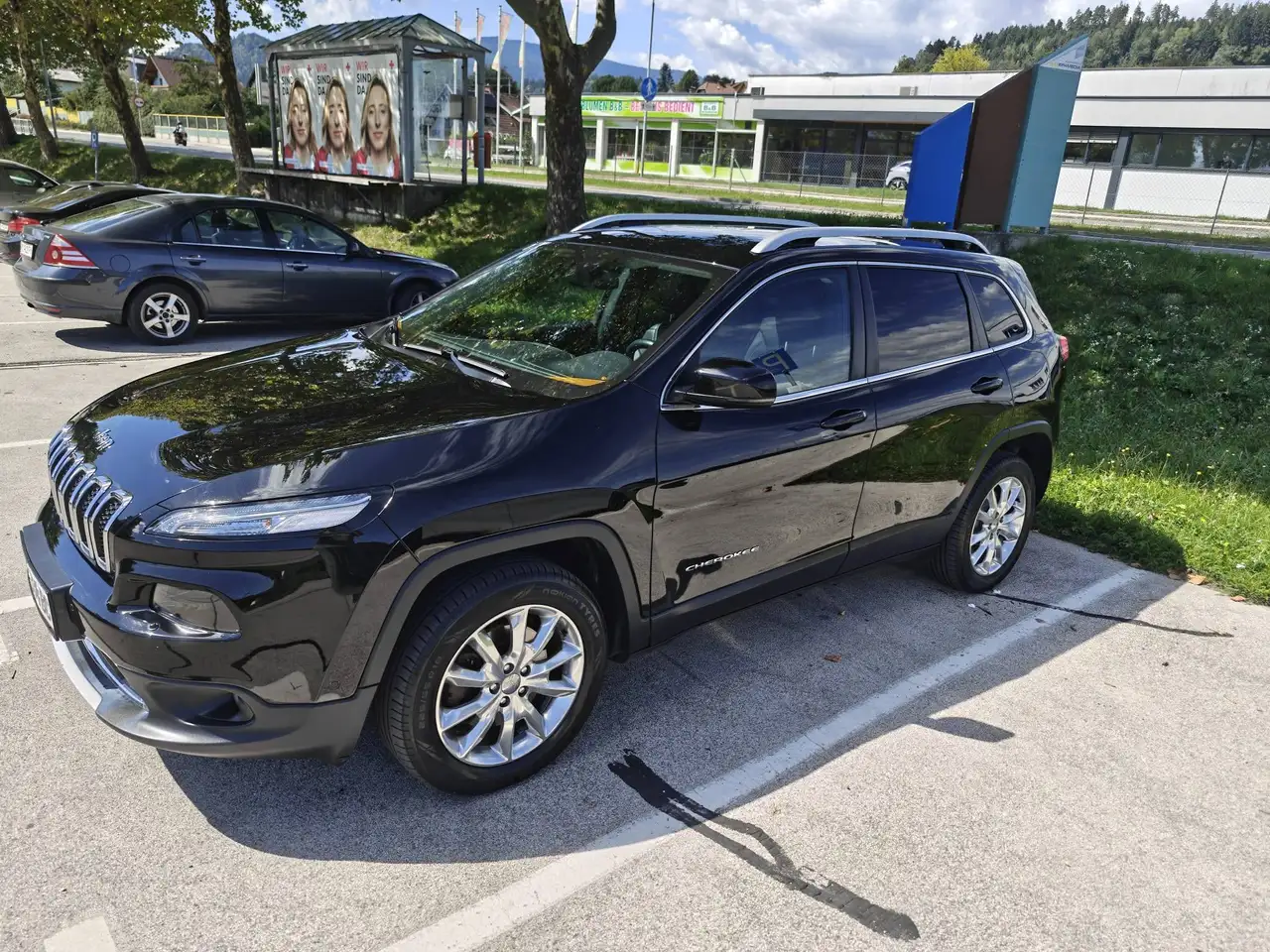 Jeep Cherokee Cherokee 2,0 MultiJet II AWD Limited Limited — photo 1 of 15