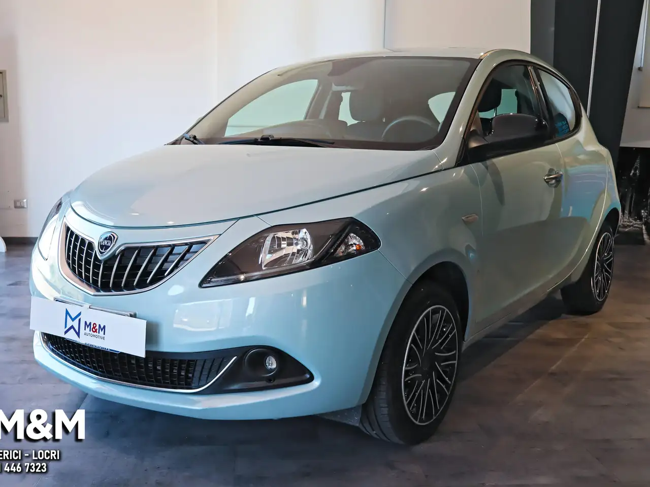 Lancia Ypsilon 1.0 firefly hybrid Gold Plus s — photo 1 of 19