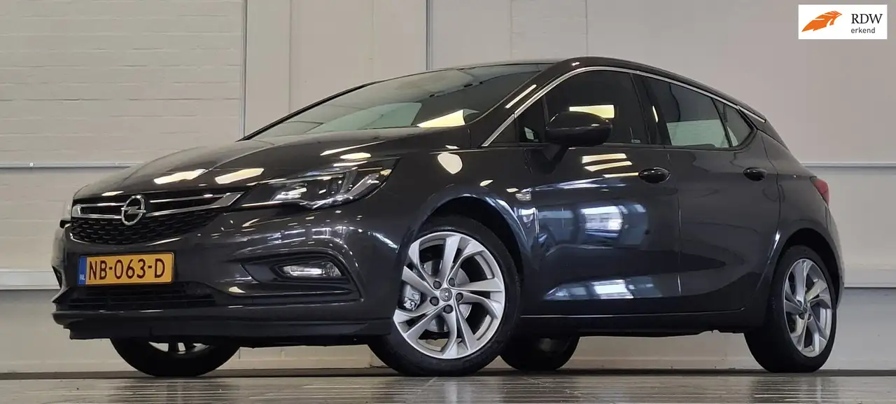 Opel Astra 1.4 Turbo S/S — photo 1 of 40