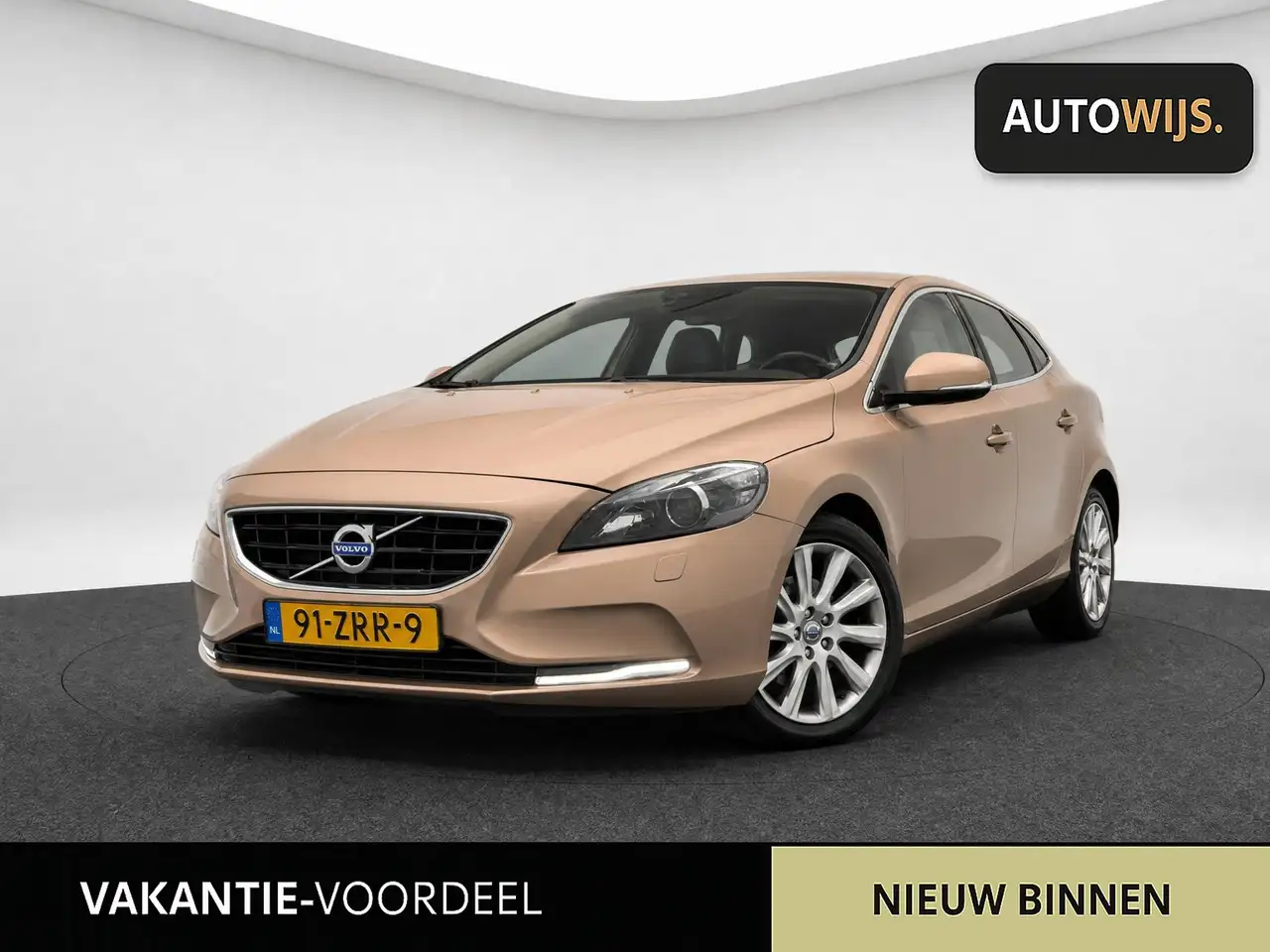 Volvo V40 1.6 T4 Summum|LEDER|AUT|CAMERA|NL AUT|CRUISE — photo 1 of 26