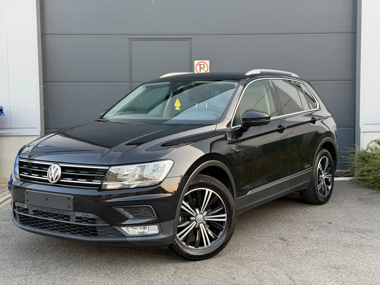 Volkswagen Tiguan 1.4 TSI Comfortline* ACC *DIGITAL DASH* CARPLAY* TREKHAAK* PRO NAVI* — photo 1 of 15