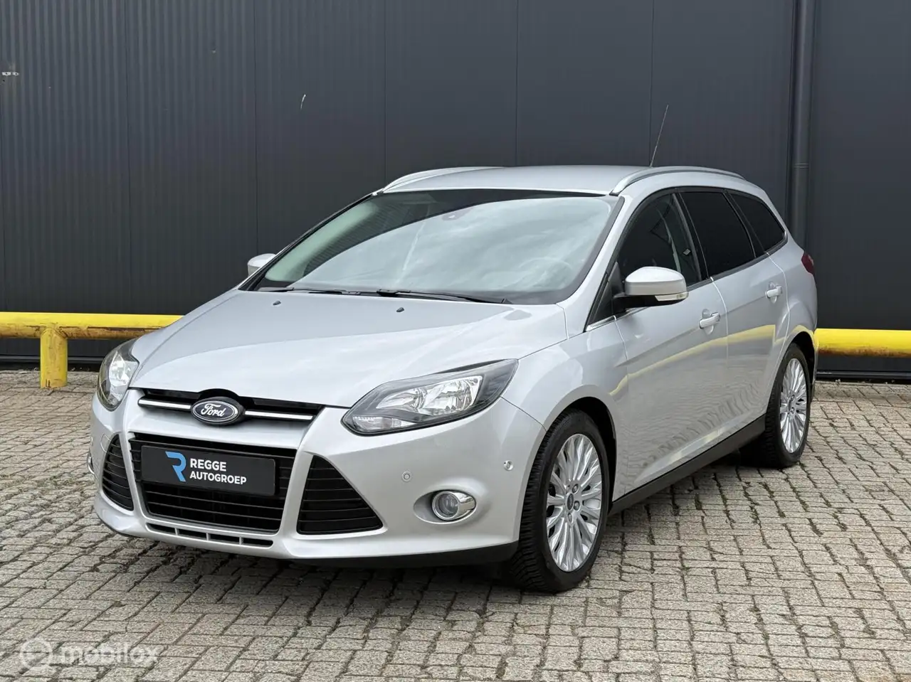 Ford Focus Wagon 1.0 EcoBoost Titanium PDC | NIEUWSTAAT — photo 1 of 24