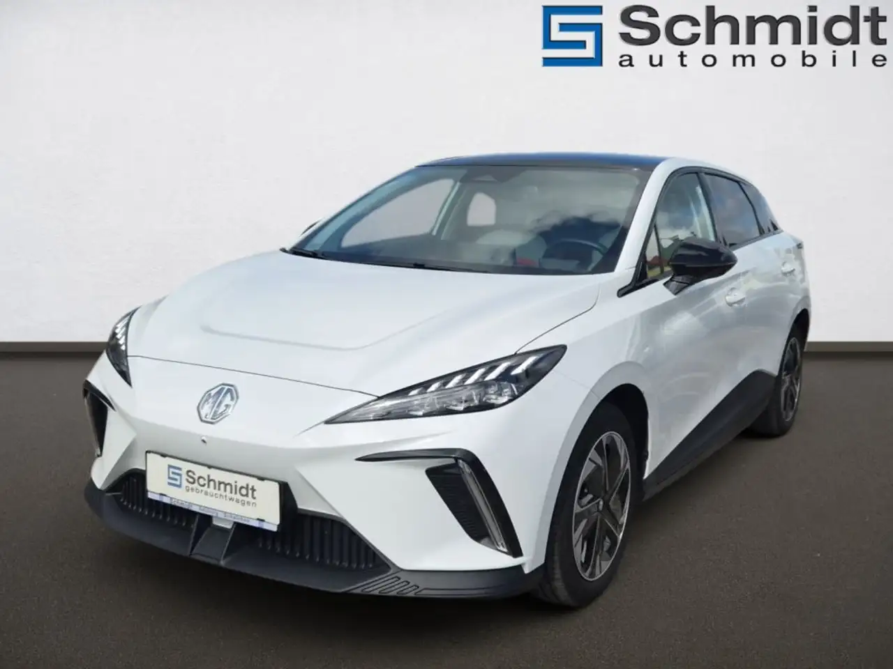 MG MG4 EV 64 kWh Luxury — photo 1 of 18