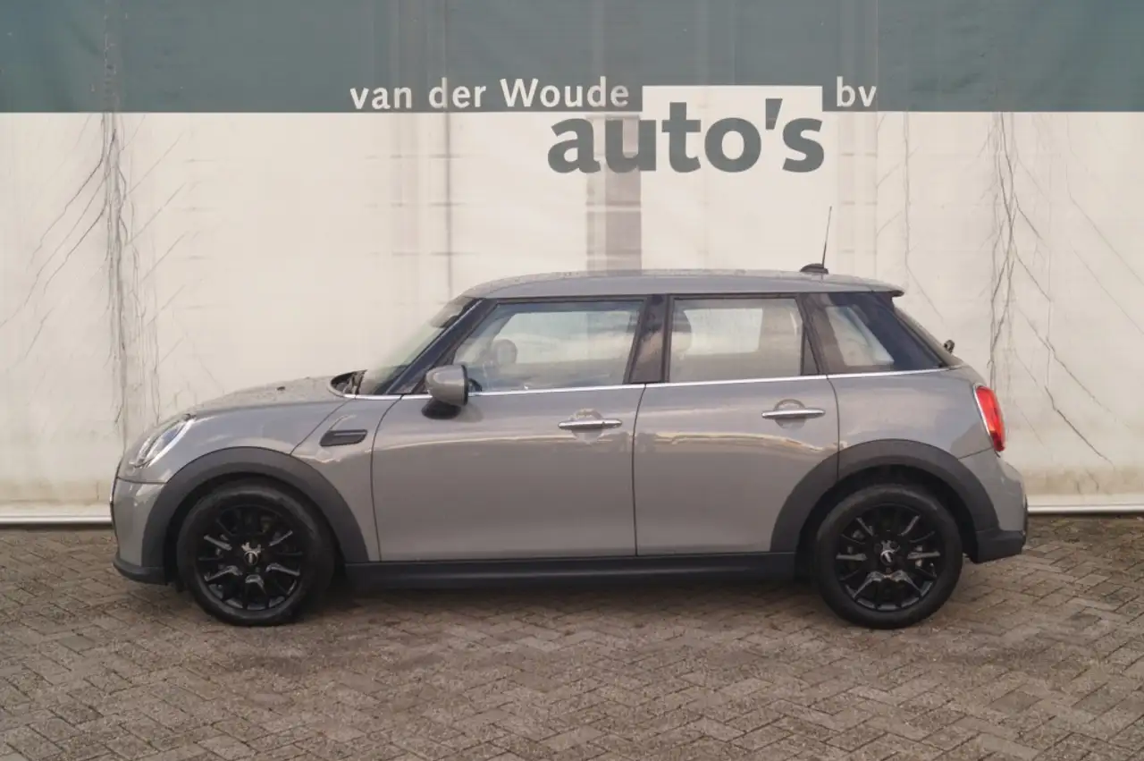 MINI Cooper 5-Deurs 1.5 136pk Automaat Cooper Business Edition — photo 1 of 28
