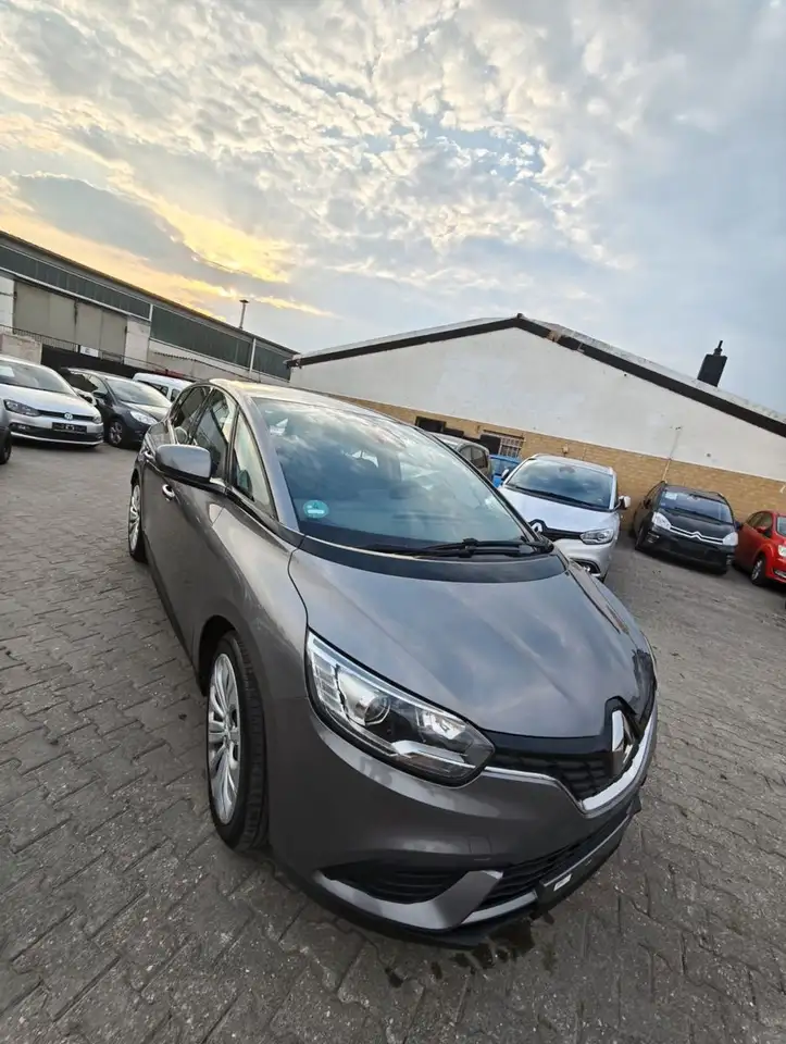 Renault Scenic 1.2 Live — photo 1 of 30