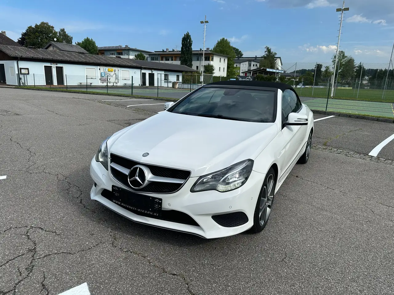 Mercedes-Benz E 220 E 220 BlueTEC Cabrio *Aut.*Navi*Teilleder*PDC*el.Variodach*Sportpaket*Absolut ROSTFREI* — photo 1 of 15