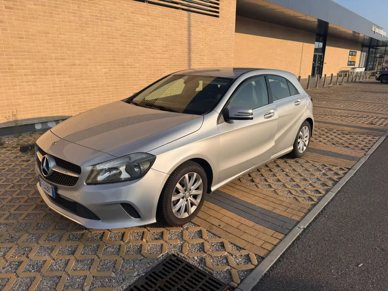 Mercedes-Benz A 160 A 160 d Premium — photo 1 of 3