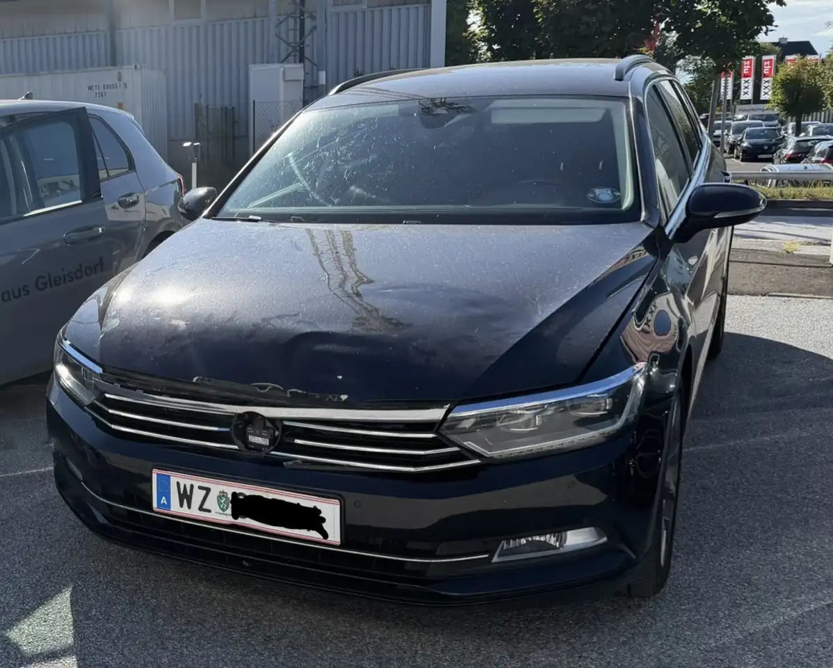Volkswagen Passat Variant Frontschaden Comfortline 2,0 TDI DSG — photo 1 of 20