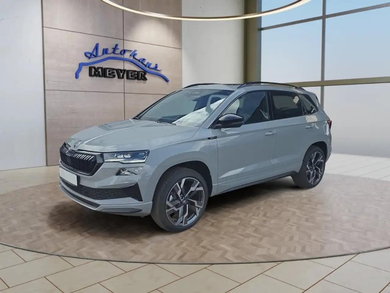Skoda Karoq Sportline 2,0TSI DSG Pano/AHK/4*J.Gar/Navi/Matrix — photo 1 of 40