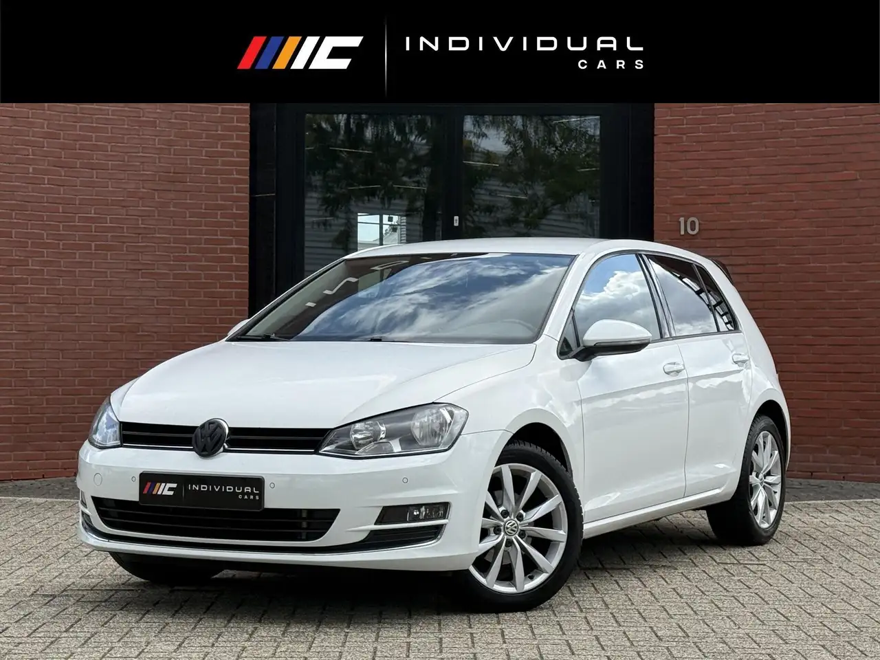 Volkswagen Golf 1.2 TSI Highline Camera Navi Orig NL NAP — photo 1 of 21