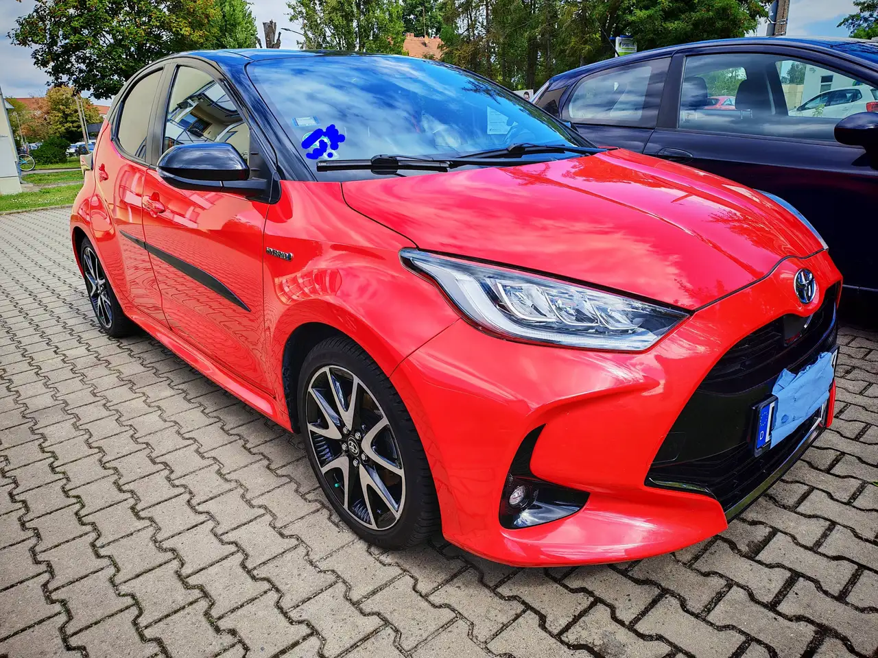 Toyota Yaris Yaris Hybrid 1.5 VVT-i Premiere Edition — photo 1 of 14