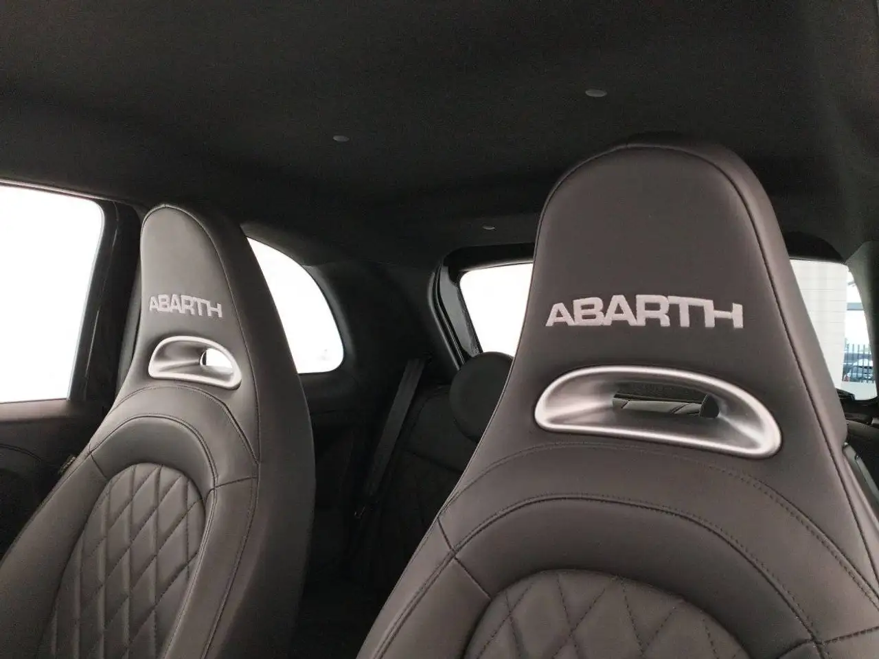 2024 Abarth 695 1.4 t-jet 180cv auto - IVA ESPOSTA, photograph 9