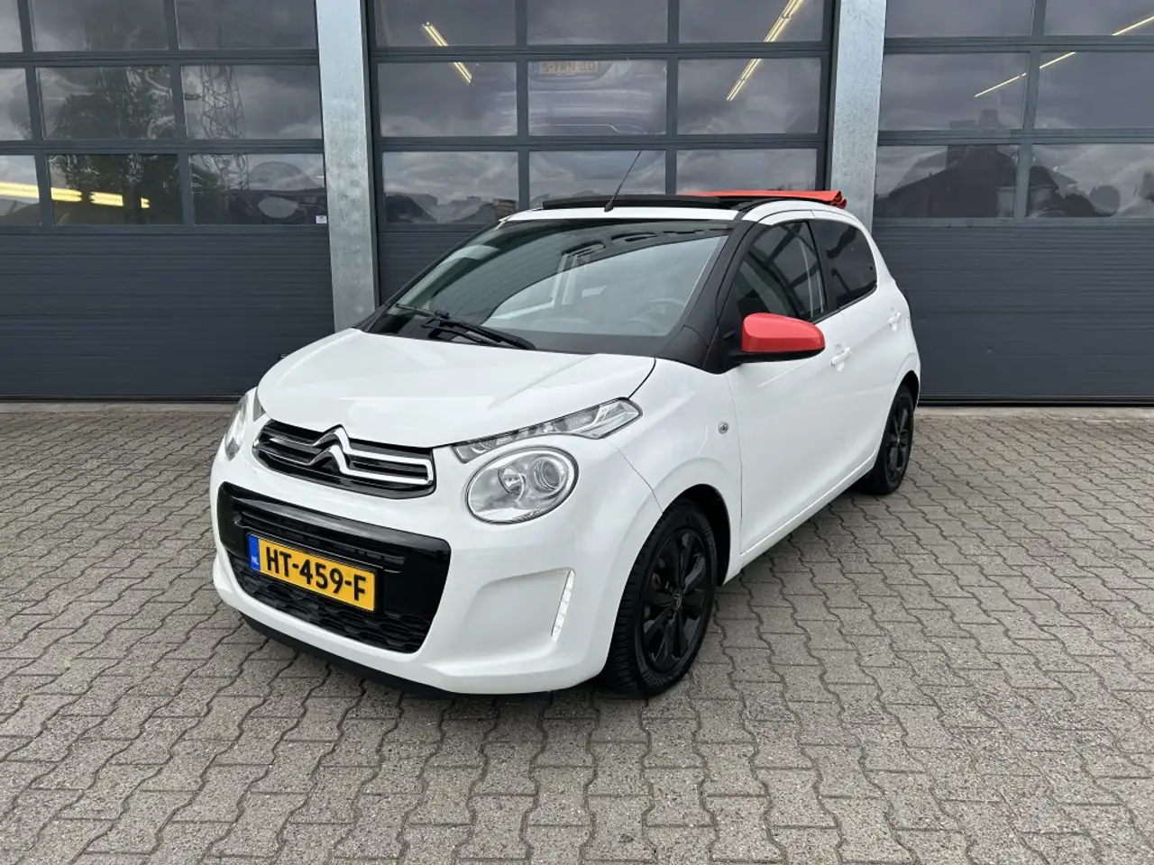 Citroen C1 1.0 VTi 68pk ETG Airscape Shine — photo 1 of 29