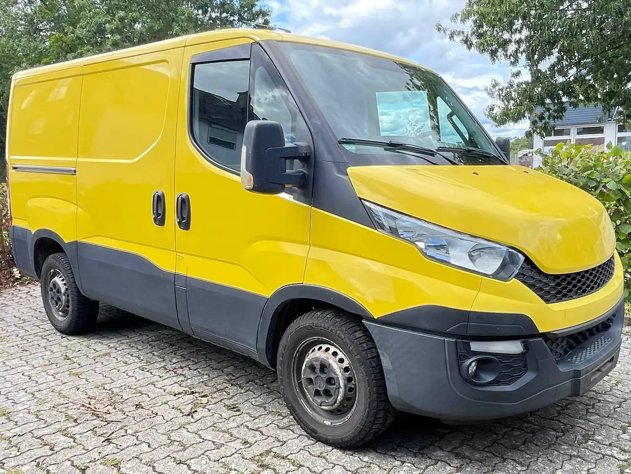 Iveco Daily 35 S 13 SV teilverglast — photo 1 of 7