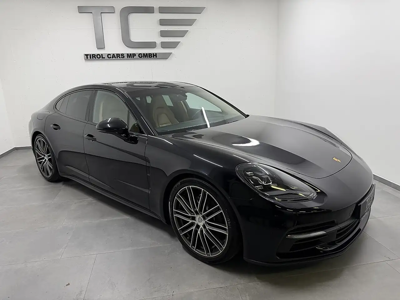 Porsche Panamera 4 Aut.Pano,21"Turborad,Bose,.. — photo 1 of 24