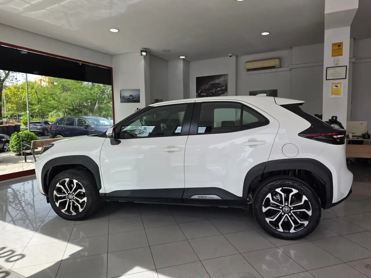 2022 Toyota Yaris Cross 120H Active Tech, photograph 4