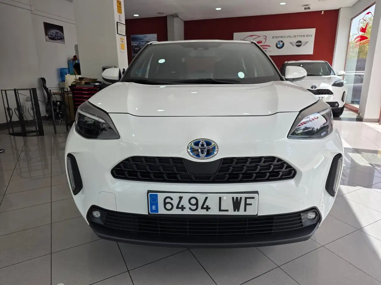 2022 Toyota Yaris Cross 120H Active Tech, photograph 2