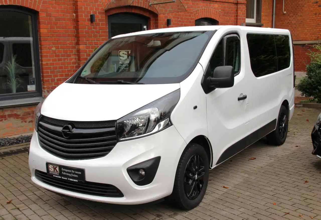 Opel Vivaro B Combi L1H1 9 Sitze&Bettfunktion — photo 1 of 30