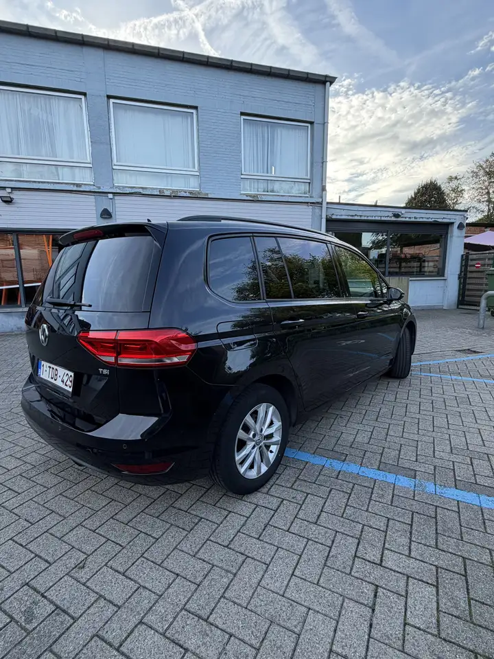 Volkswagen Touran 1.2 TSI Trendline — photo 1 of 15
