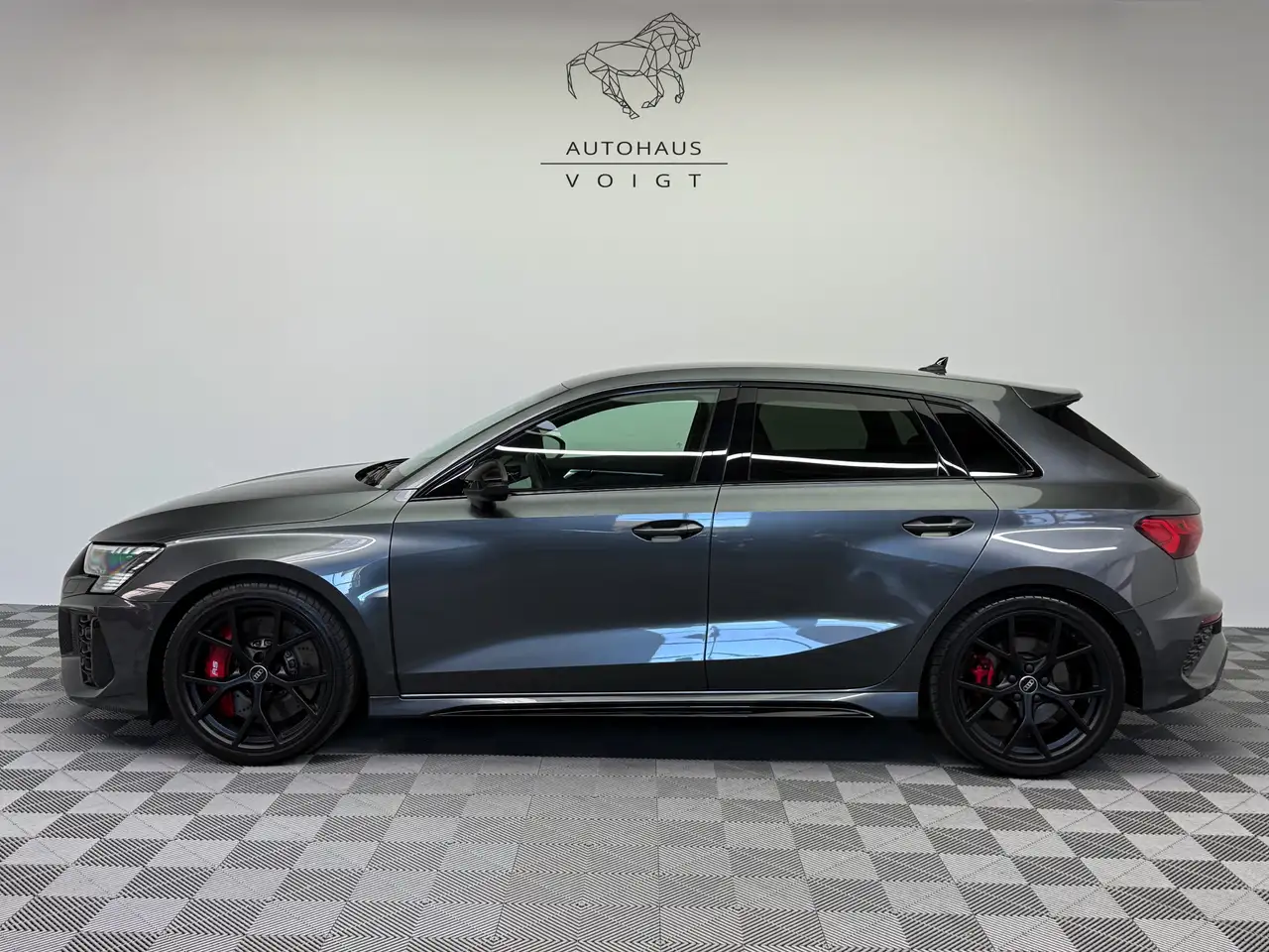 Audi RS3 |1.Hand|Garantie|Sport-AGA|Carbon|Matrix-LED — photo 1 of 27