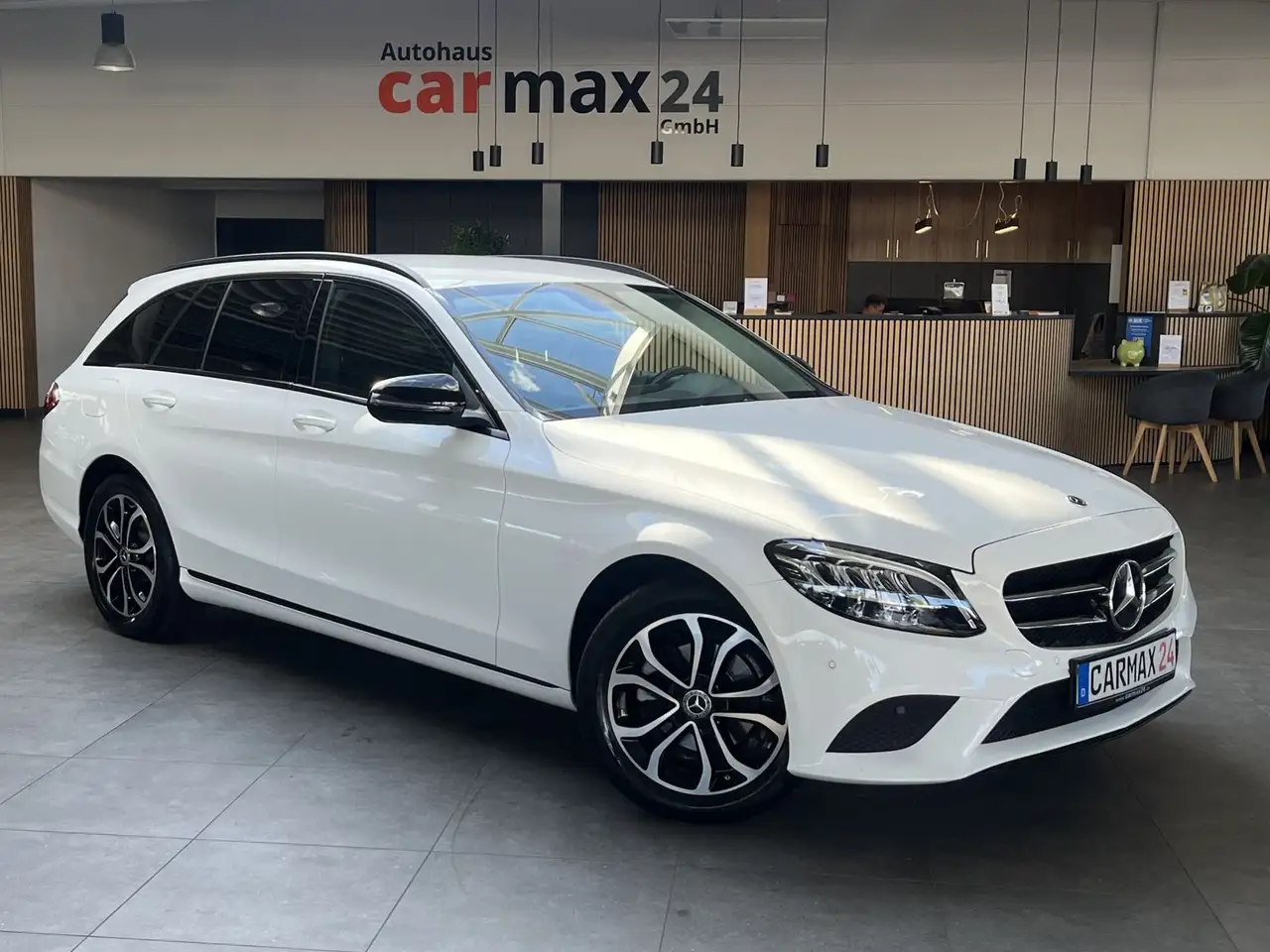 Mercedes-Benz C 180 C C 180 CGI Aut Avantgarde Night-Paket Navi LED — photo 1 of 35