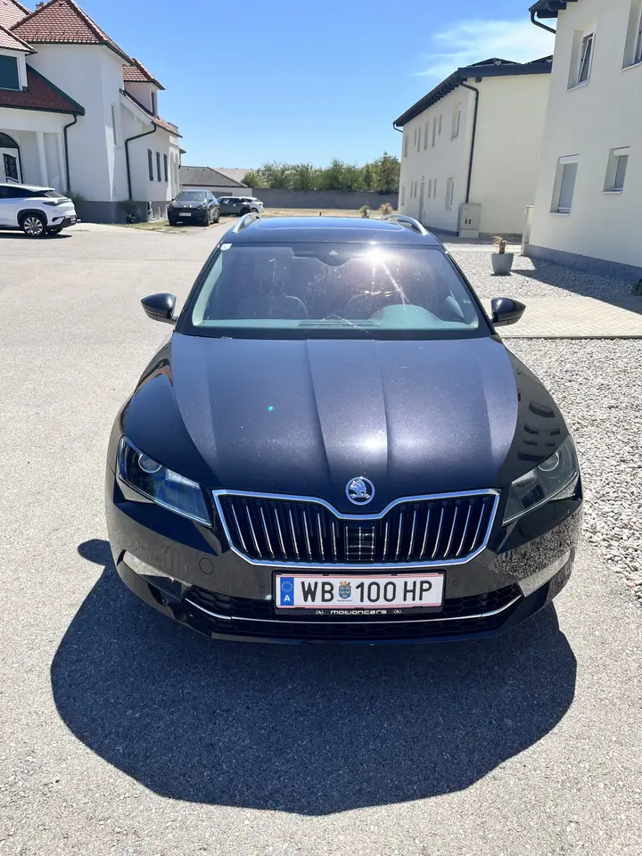 Skoda Superb Kombi 2,0 TSI 4x4 Laurin & Klement DSG — photo 1 of 8