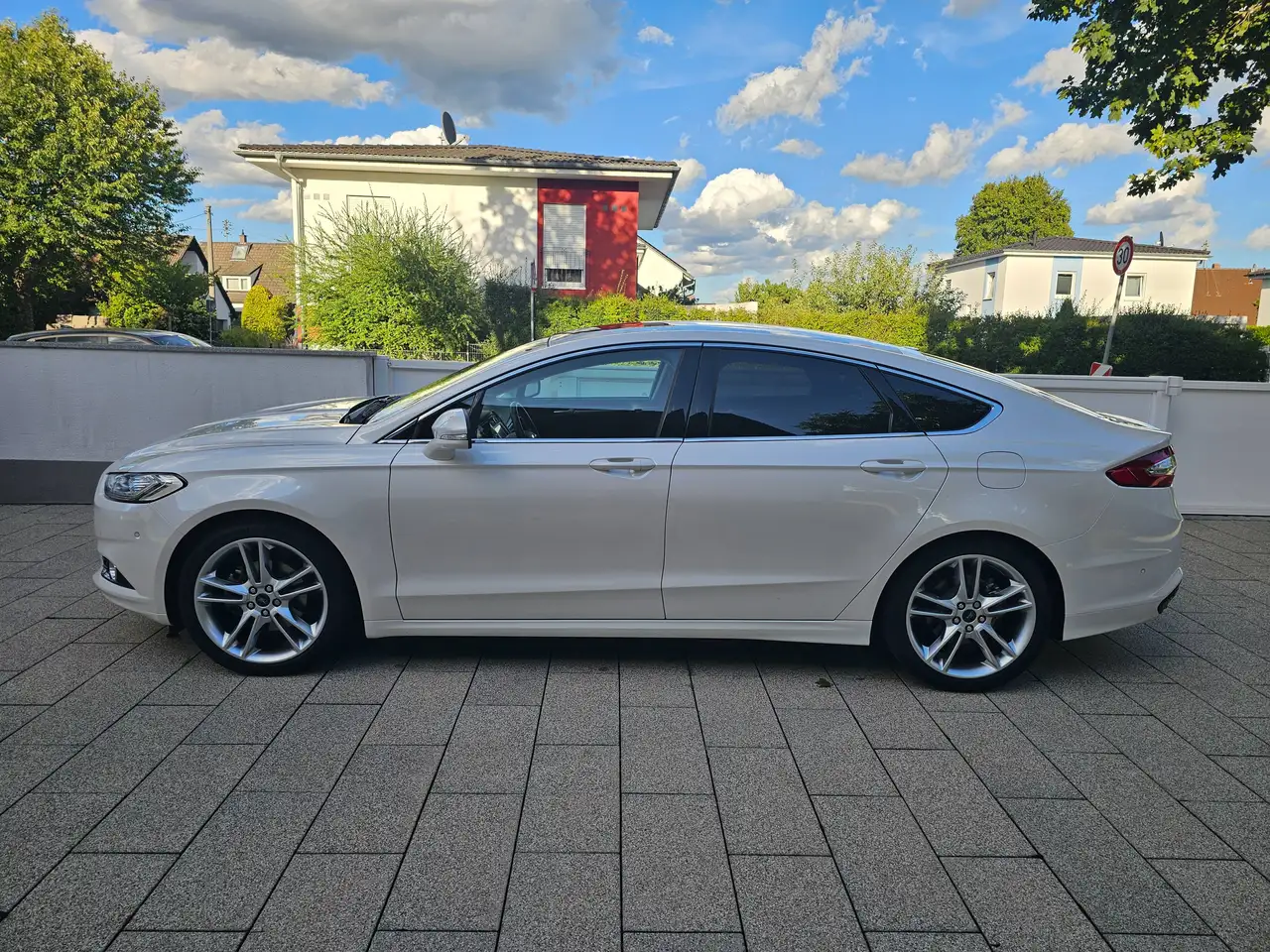 Ford Mondeo Mondeo 2.0 EcoBoost Start-Stopp Autom. Titanium — photo 1 of 12