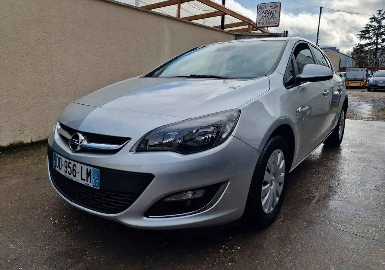 Opel Astra 1.7 cdti 110ch édition entretien a jour — photo 1 of 8