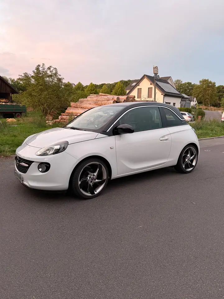 Opel Adam 1.4 — photo 1 of 9