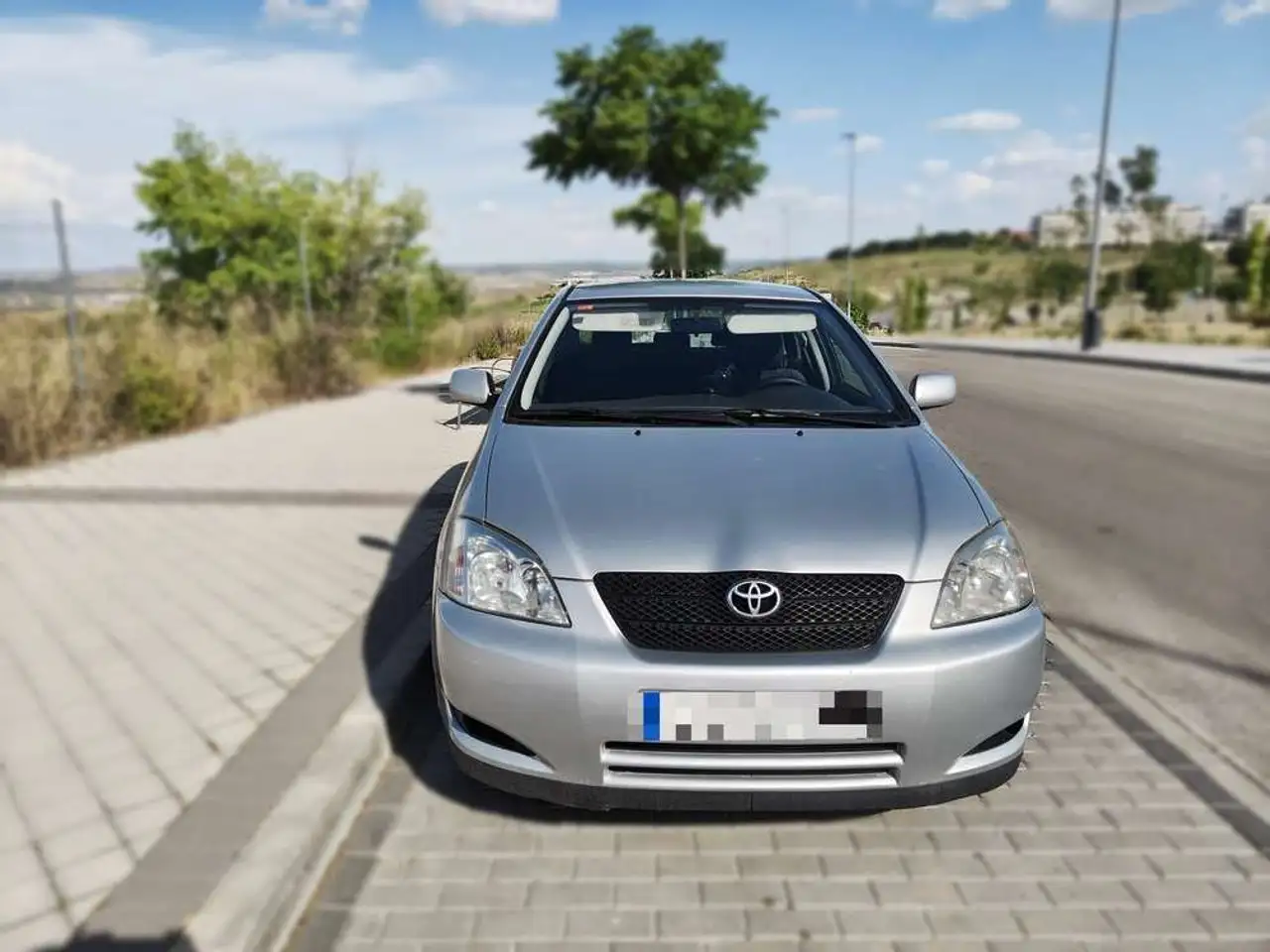 Toyota Corolla 2.0D-4D Sol — photo 1 of 12