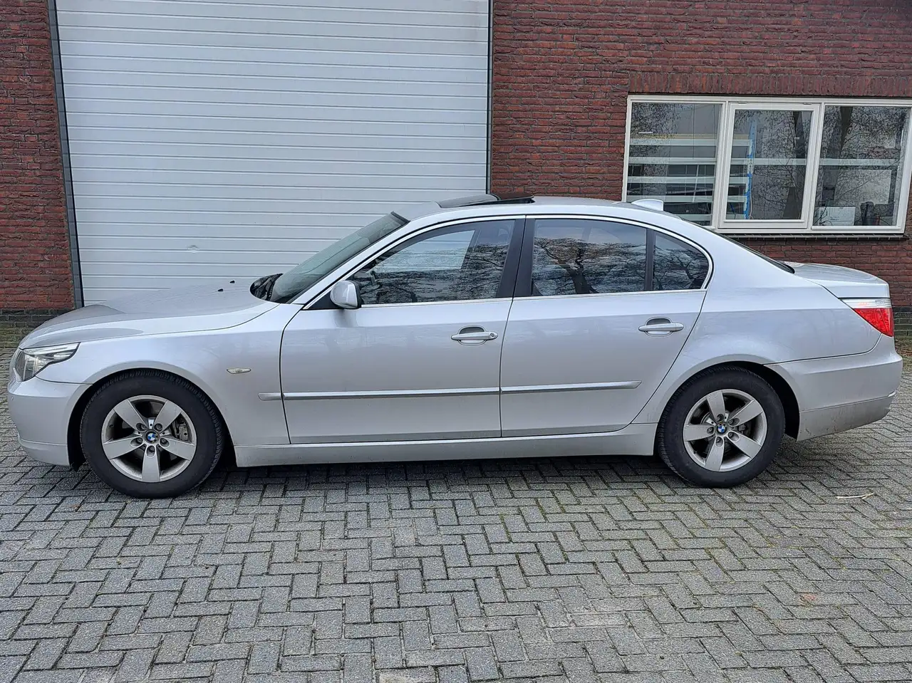 BMW 523 523i Automaat unieke opties — photo 1 of 6