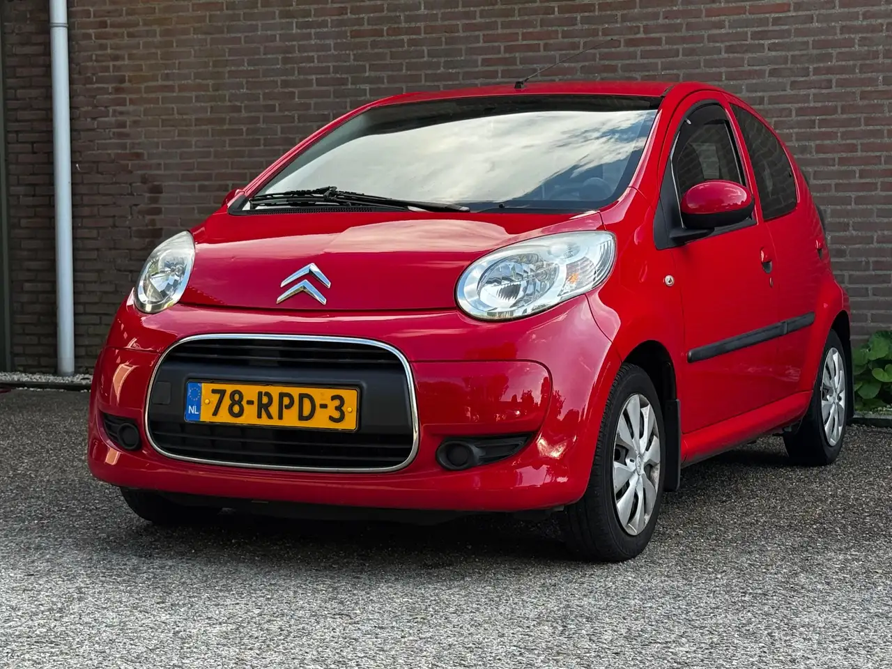 Citroen C1 1.0-12V Ambiance — photo 1 of 16
