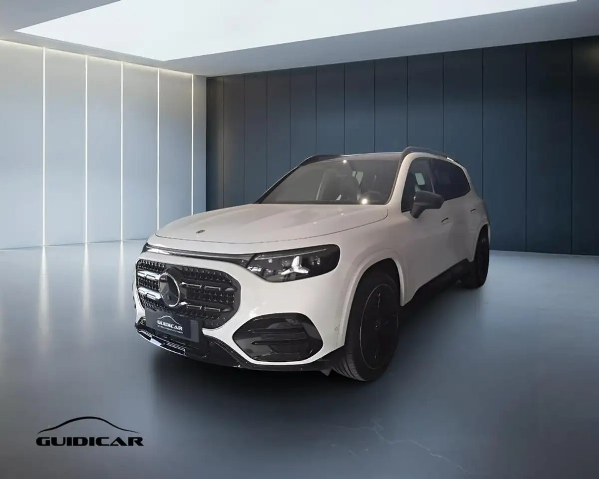 Mercedes-Benz GLB 200 AMG Line Premium auto — photo 1 of 15
