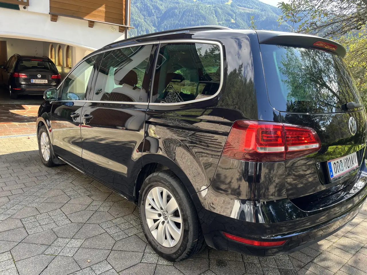 Volkswagen Sharan Highline BMT SCR 2,0 TDI — photo 1 of 30