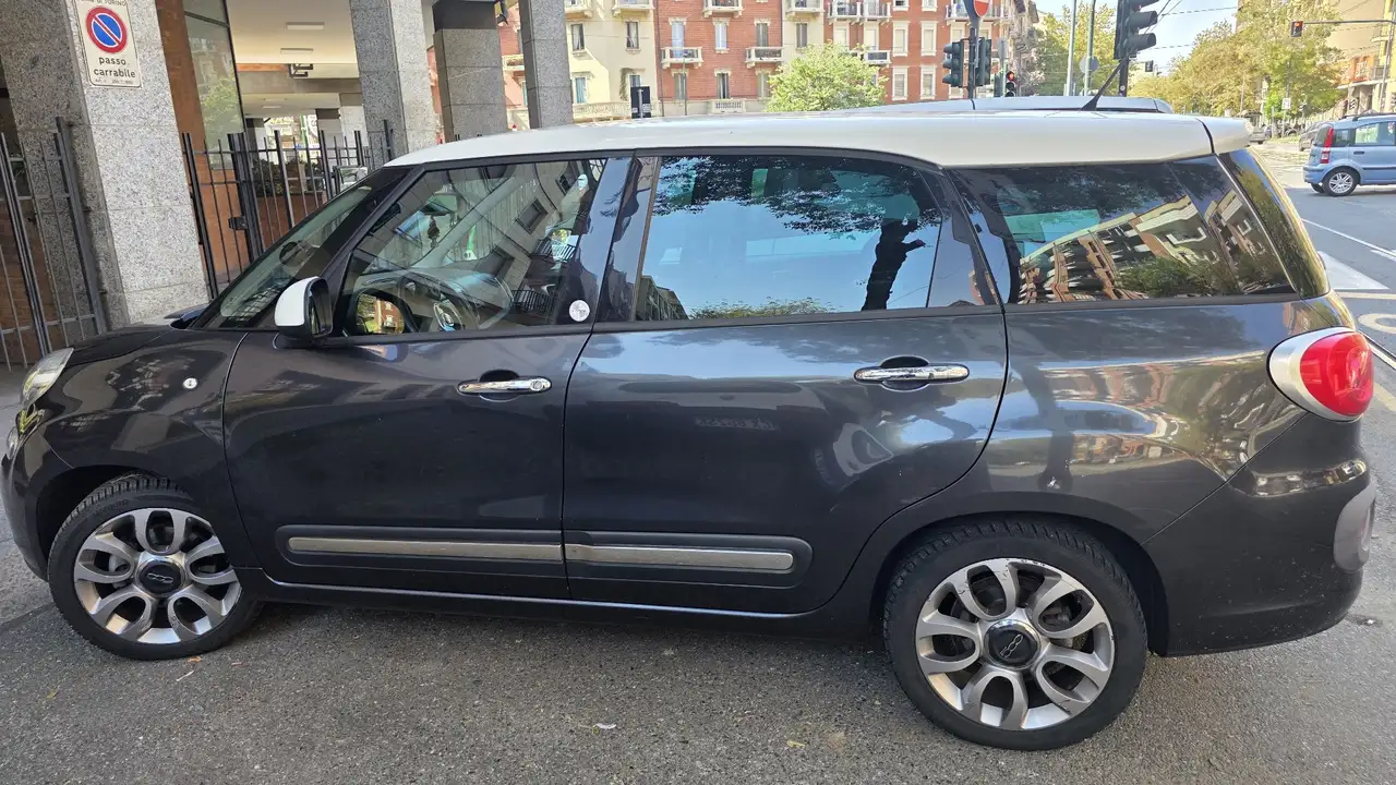 Fiat 500L Living 1.6 mjt Lounge 105cv — photo 1 of 13