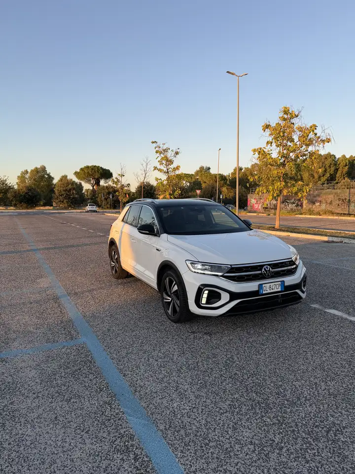Volkswagen T-Roc 1.5 tsi R-Line dsg — photo 1 of 15