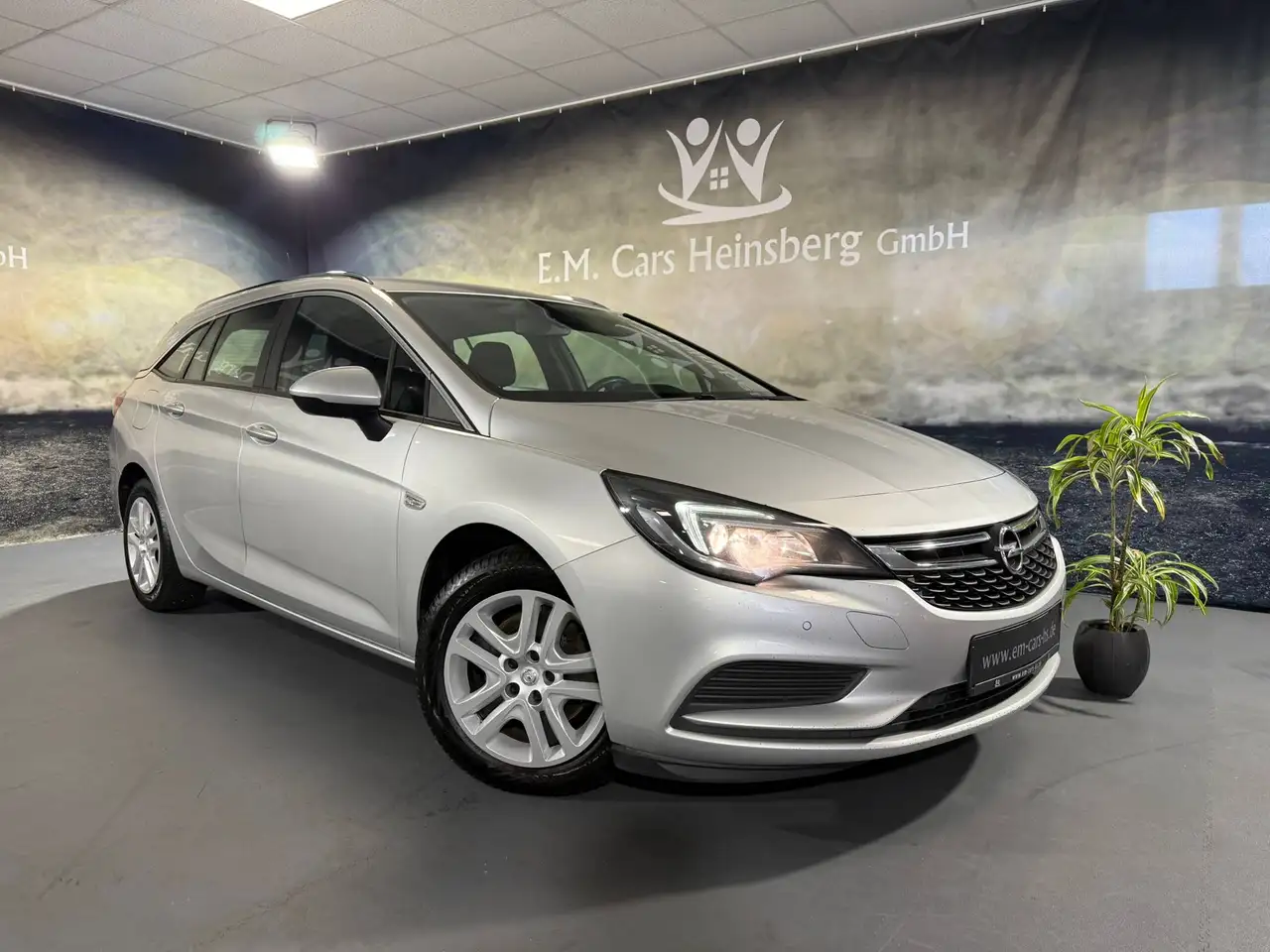 Opel Astra Astra Sports Tourer Diesel 1.6 D Sports Tourer Automatik NAVI KLIMA 1.Hand — photo 1 of 20