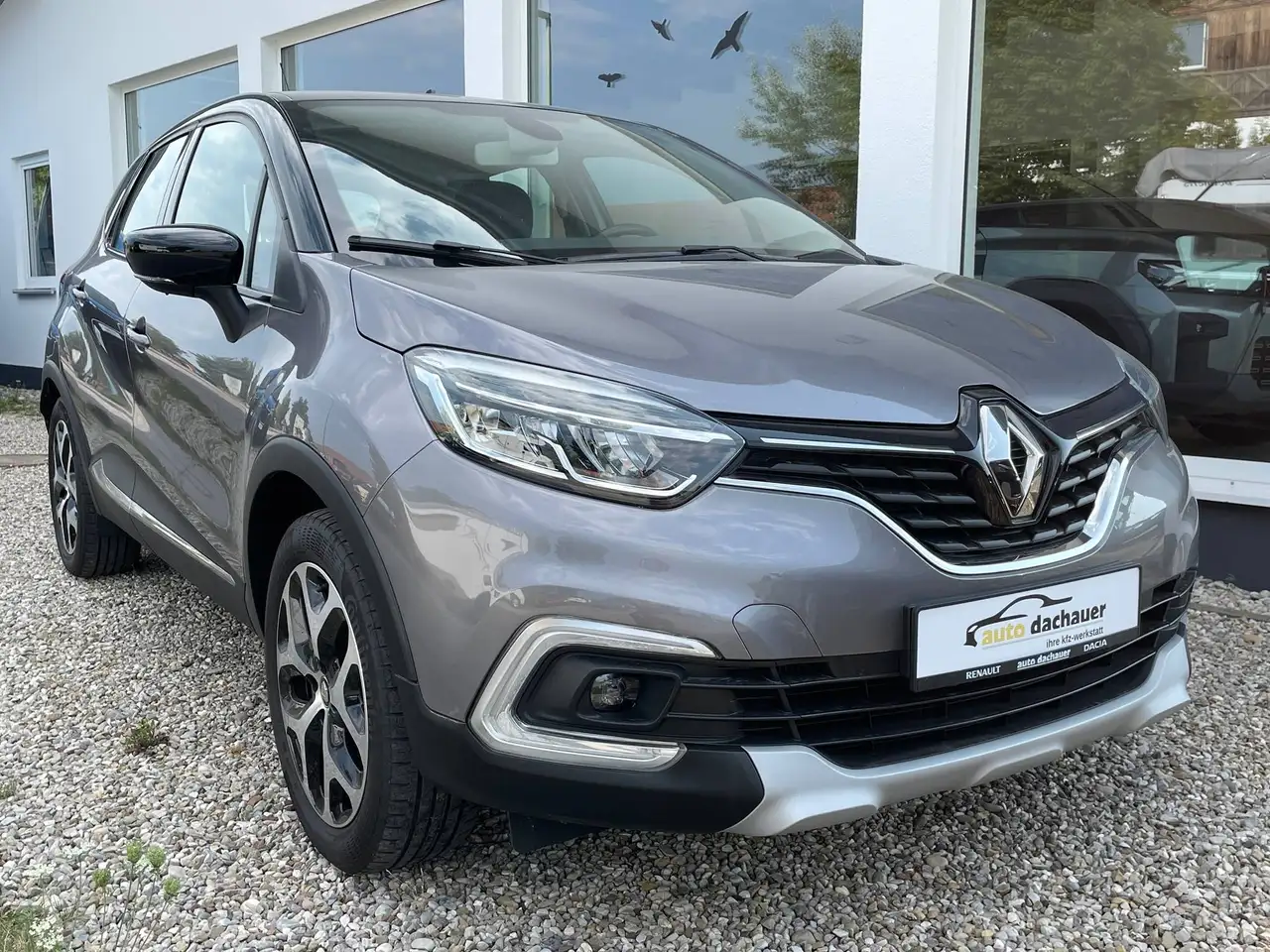 Renault Captur Intens 130 TCe GFP, AHK Kamera PDC — photo 1 of 11