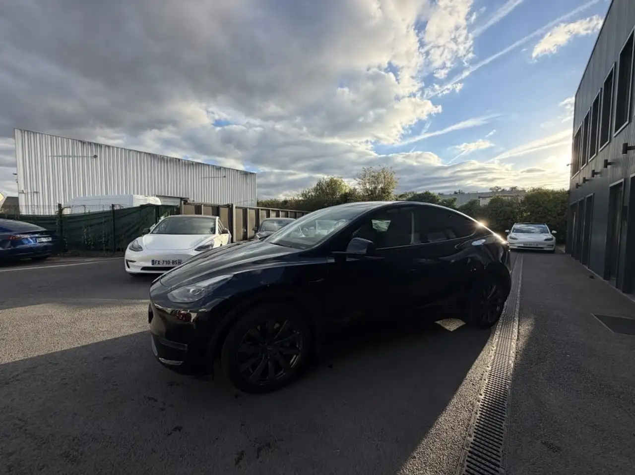 Tesla Model Y DUAL GRANDE AUTONOMIE AWD — photo 1 of 10